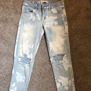 AE light wash floral patterned cropped jeggings